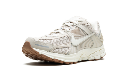 ZOOM VOMERO 5 WMNS"Light Orewood Brown" FZ3780 101