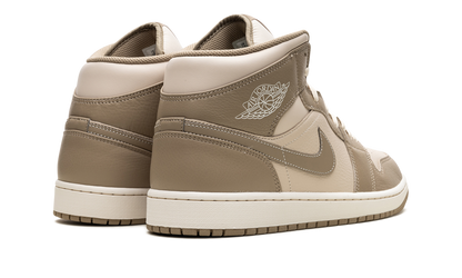 1 Mid "LEGEND LIGHT BROWN" HF4830 203