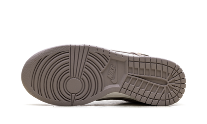 Dunk Low WMNS"Malt Gold Mini Swoosh" IB4417 105