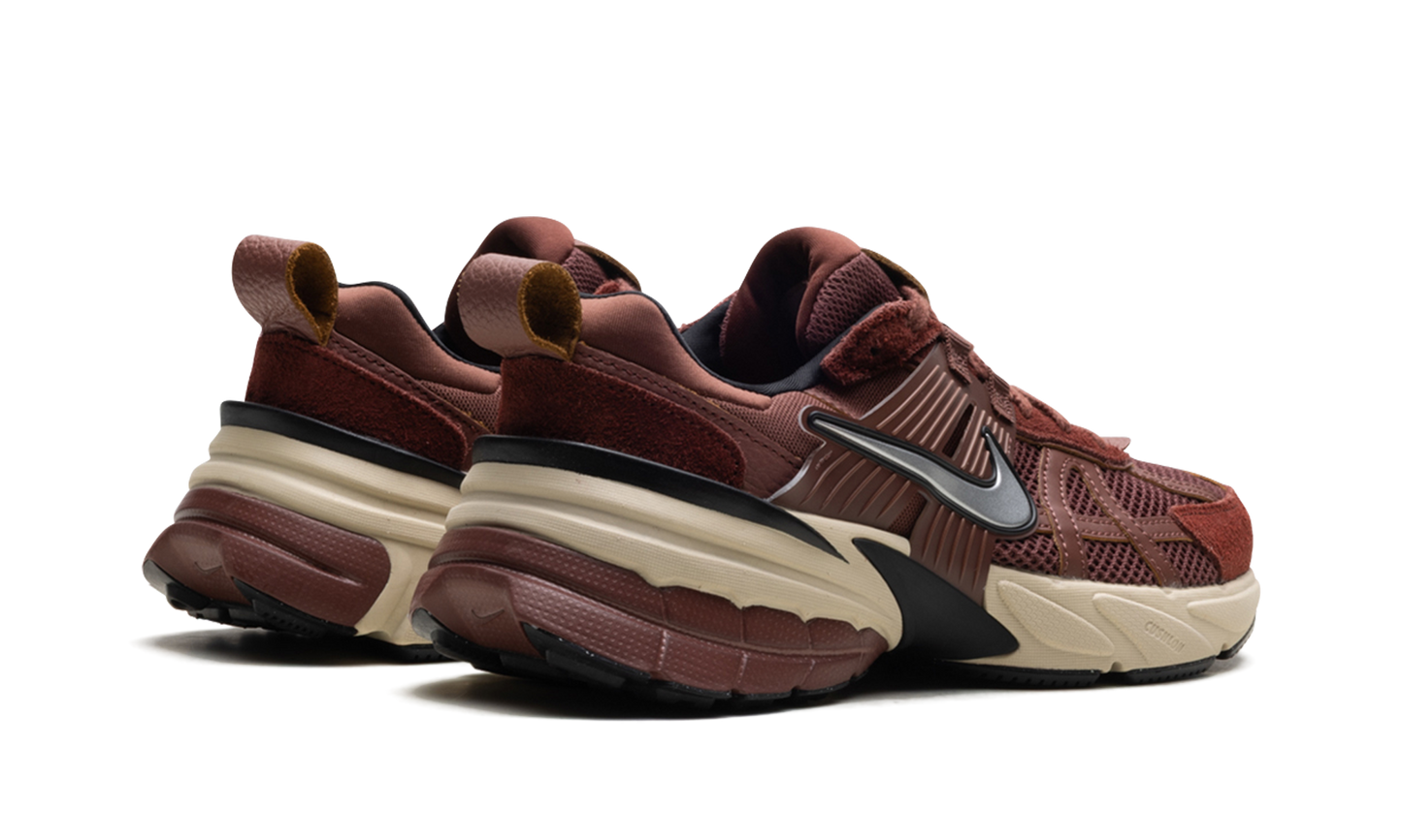 V2K Run WMNS"Red Sepia Dark Pony" FN6703 201