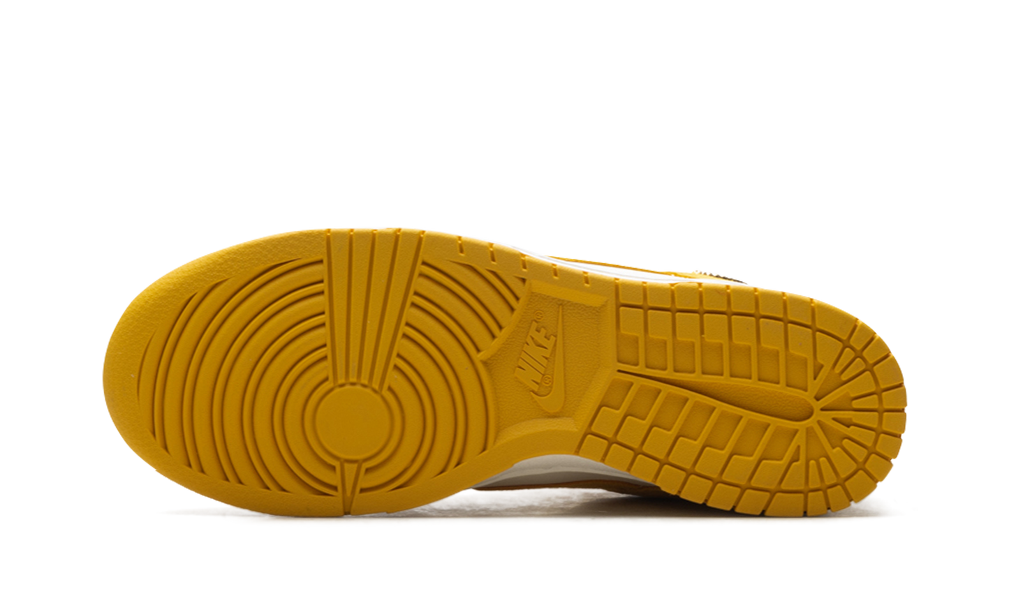 Dunk Low WMNS"Dark Sulfur Gold Mini Swoosh" IB4417 101