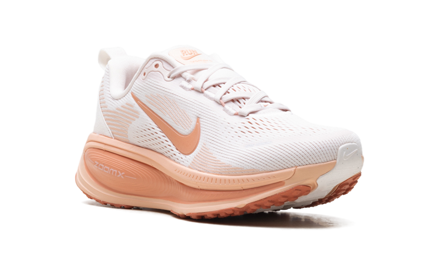 Vomero 18 WMNS"Light Soft Pink Light Madder Root Arctic Orange Madder Root" HM6804 601