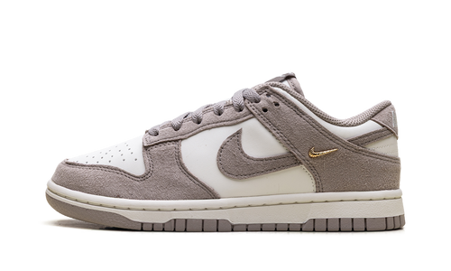 Dunk Low WMNS"Malt Gold Mini Swoosh" IB4417 105