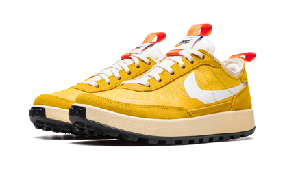 GENERAL PURPOSE SHOE WMNS"Tom Sachs - Dark Sulfur" DA6672 700