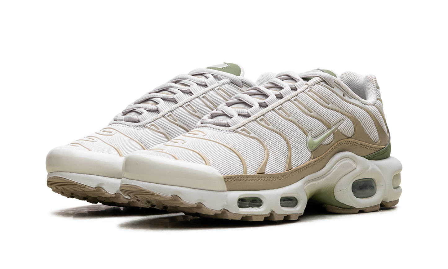 Air Max Plus WMNS"Light Bone/ Honeydew/ Alligator" DX8954 001