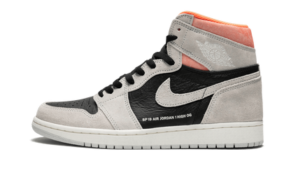 1 Retro High OG "Neutral Grey/Hyper Crimson" 555088 018