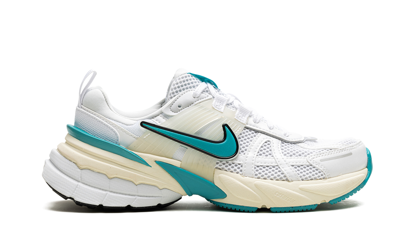 V2K Run WMNS"Dusty Cactus" FD0736 105