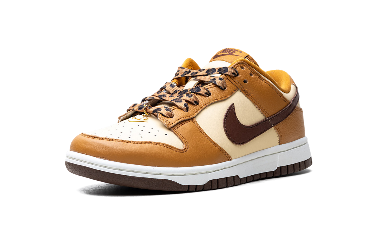 Dunk Low SE WMNS"Cherry Charms - Desert Ochre" HQ7487 700