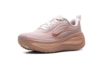 Vomero Plus WMNS"Particle Pink/ Rose Gold" HV8154 601
