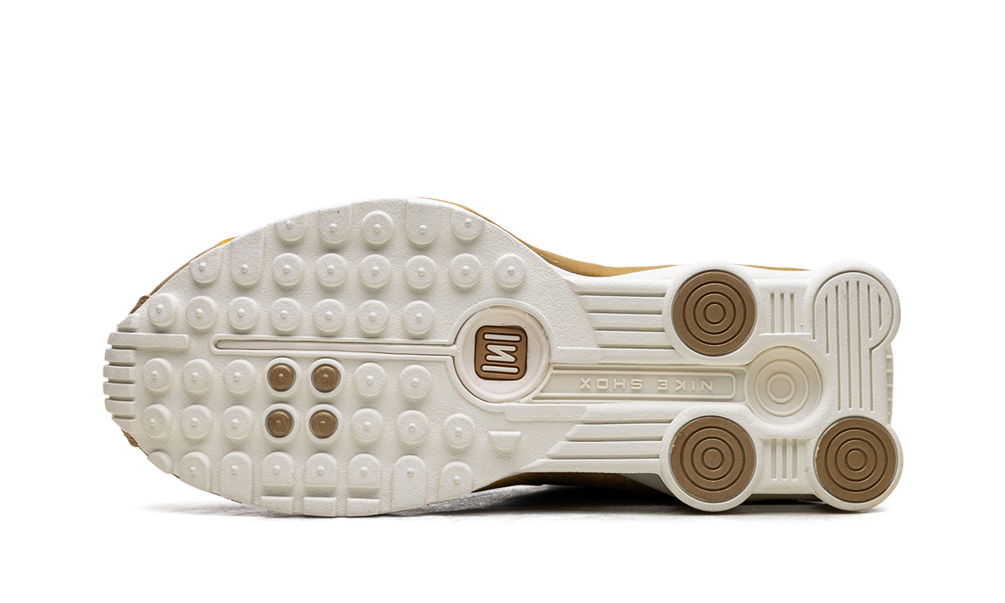 Shox R4 WMNS"Metallic Gold" AR3565 010