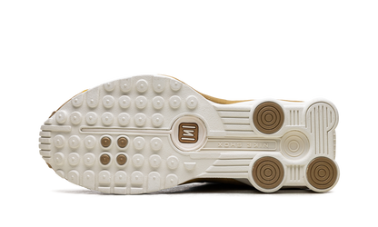 Shox R4 WMNS"Metallic Gold" AR3565 010