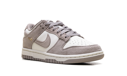 Dunk Low WMNS"Malt Gold Mini Swoosh" IB4417 105